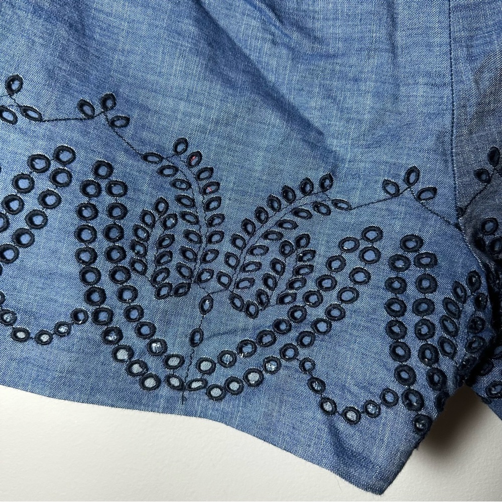 Loft The Riviera Denim Blue Eyelet Embroidered Women’s Shorts Size 2 - Picture 4 of 7